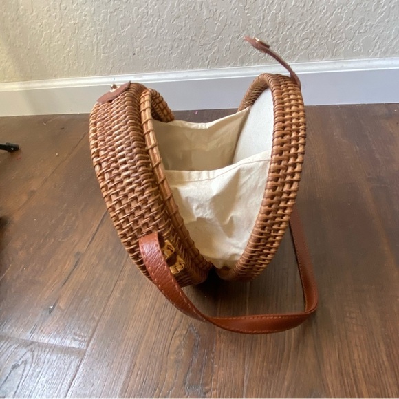 World Market Boho Chic Round Woven Wicker Tan Crossbody Bag adjustable strap - Picture 3 of 10